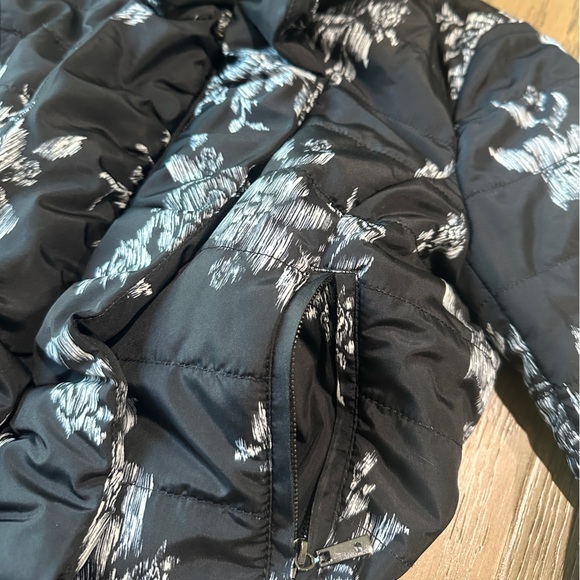 White House Black Market Black White Floral Quilted Puffer Jacket XS - Picture 8 of 11